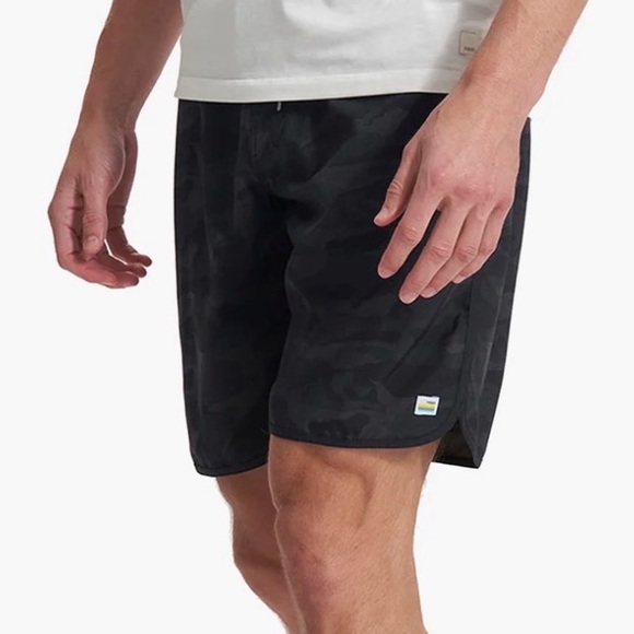 Vuori black camo 7” inseam banks short sz L - Picture 6 of 8